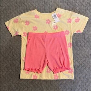 Old Navy Yellow Tee with Pink Floral Print and Pink Ribbed Shorts Size Girls 5T